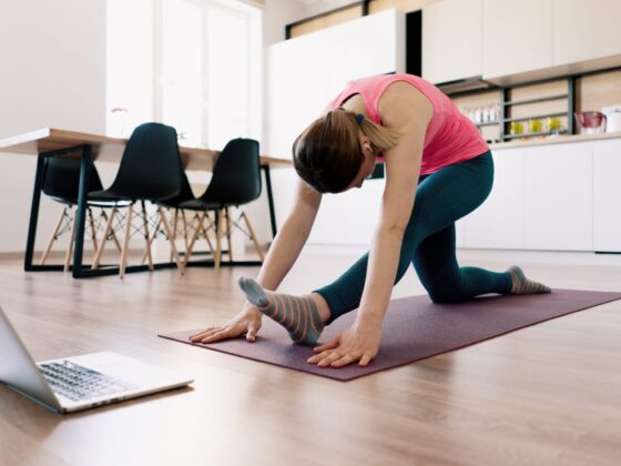 Corporate D.I.Y Yoga – An Essential Guide to Enhance Team Collaboration